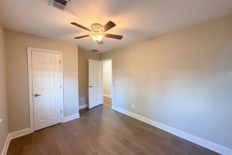 Photo 8 of 19 of 2697 Louise Dr, North Charleston, SC