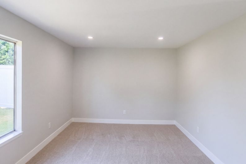 Photo 10 of 21 of 8361 Northport Dr, Huntington Beach, CA