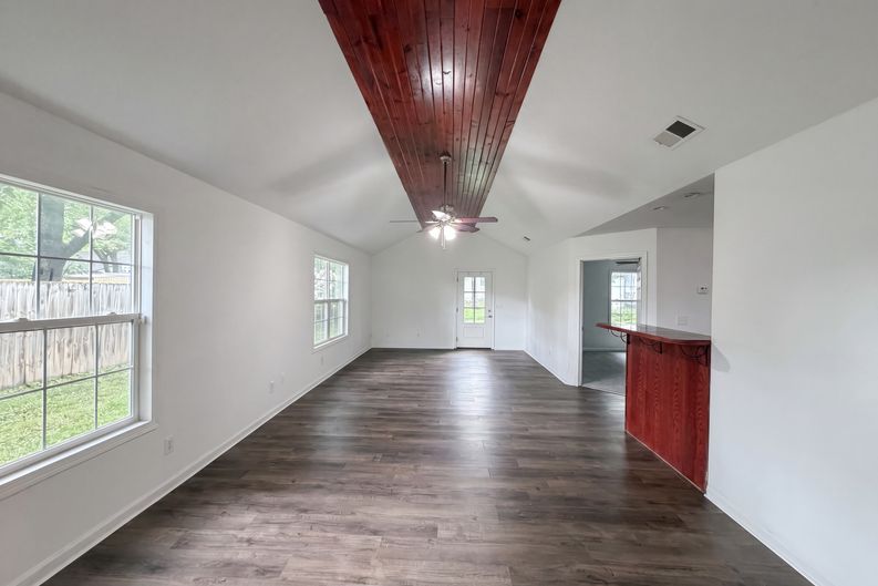 Photo 10 of 17 of 905 S Butler Ter, Harrisonville, MO