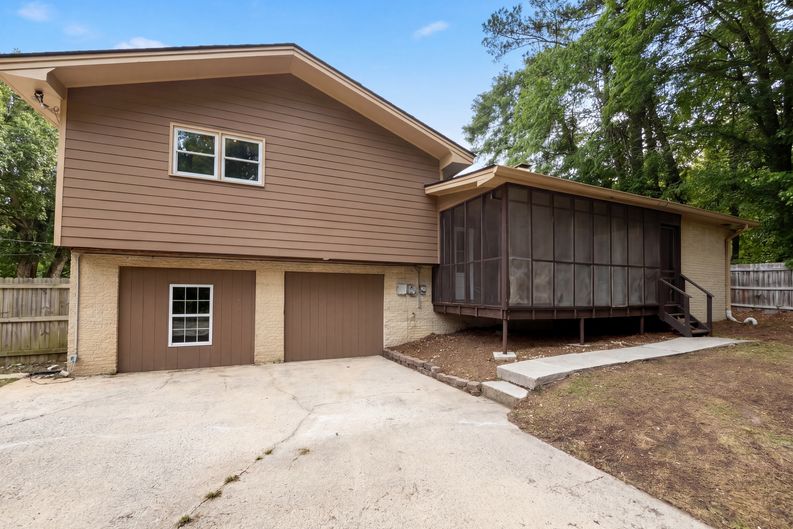 Photo 5 of 25 of 6330 Tahoe Dr, Atlanta, GA