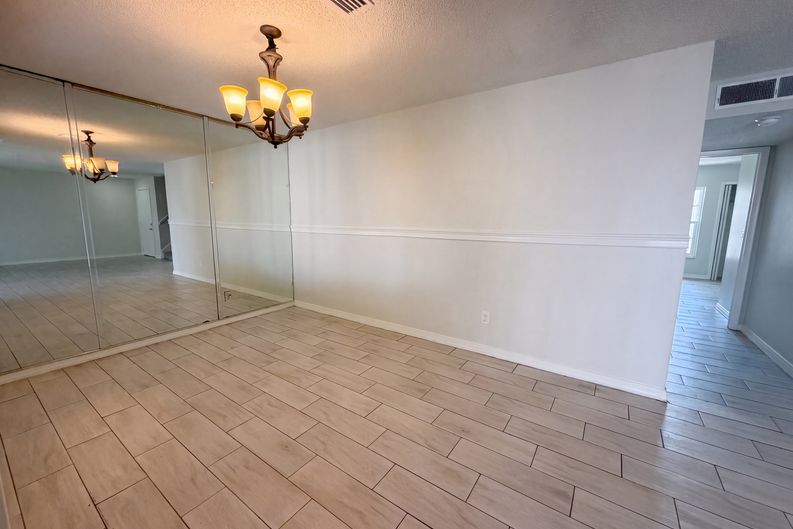 Photo 8 of 16 of 4747 Puritan Cir, Tampa, FL