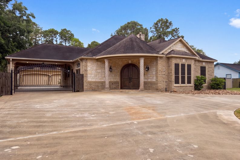 Photo 9 of 69 of 1005 Lewis Dr, Kemah, TX