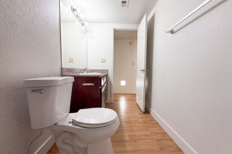 Photo 11 of 18 of 5098 River Glen Dr, Las Vegas, NV