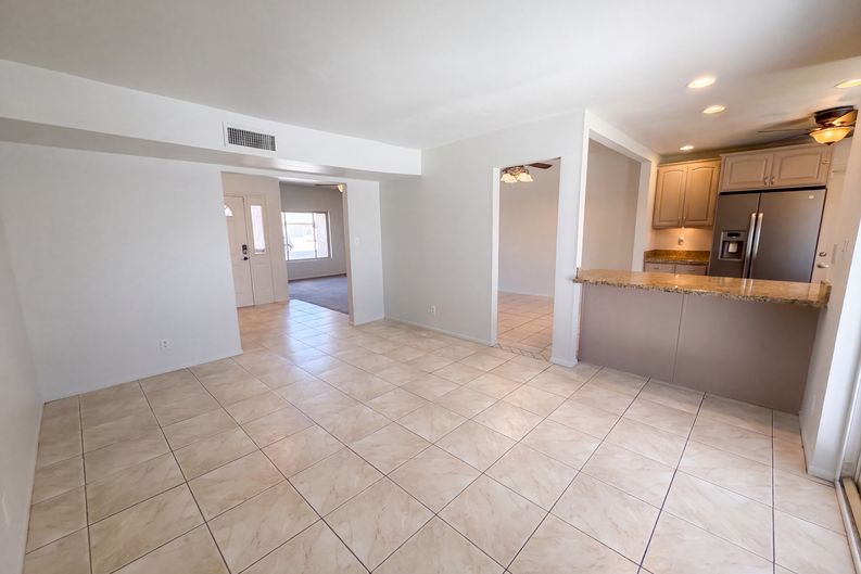 Photo 10 of 21 of 817 W Isabella Ave, Mesa, AZ