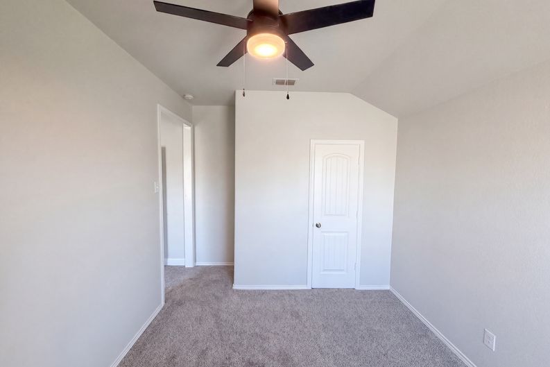 Photo 16 of 28 of 625 River Rock Dr, Azle, TX