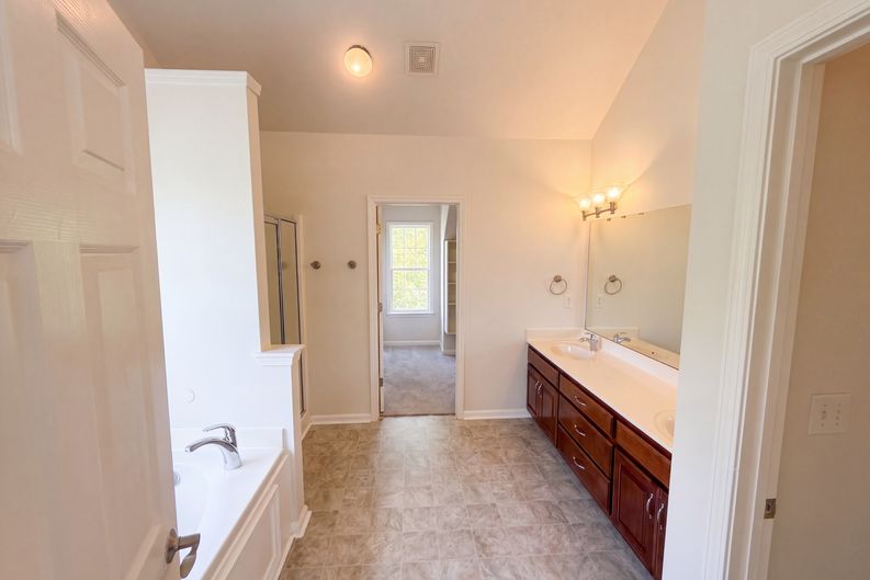 Photo 17 of 31 of 3017 Farmville Cir, Spring Hill, TN