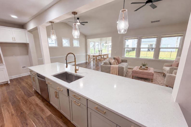 Photo 7 of 36 of 6109 Balham Ct, Charlotte, NC