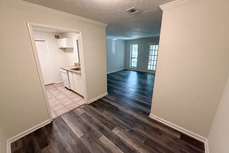 Photo 11 of 22 of 216 Summit North Dr NE, Atlanta, GA
