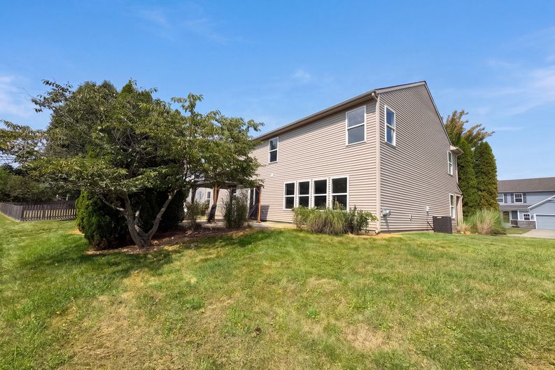 Photo 5 of 23 of 10605 Dunes Ct, Indianapolis, IN