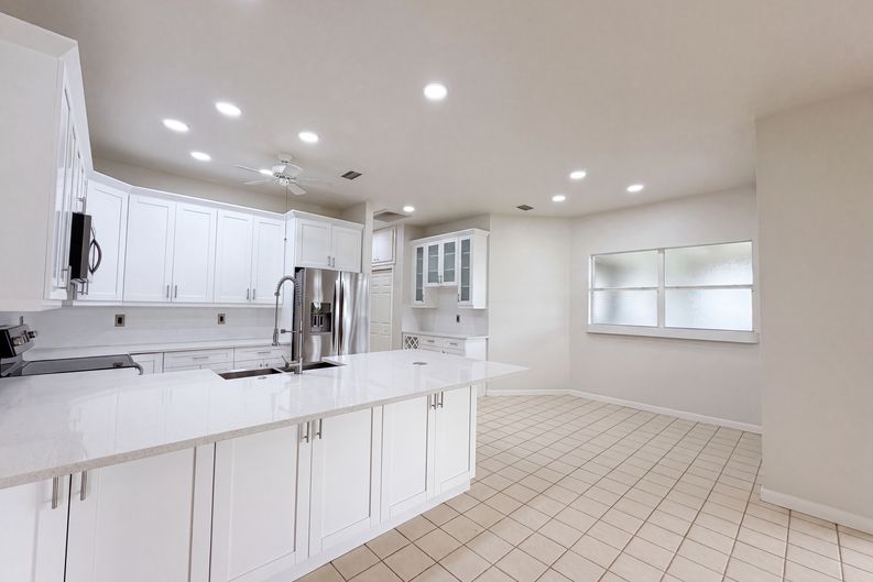 Photo 8 of 28 of 12919 Prestwick Dr, Riverview, FL