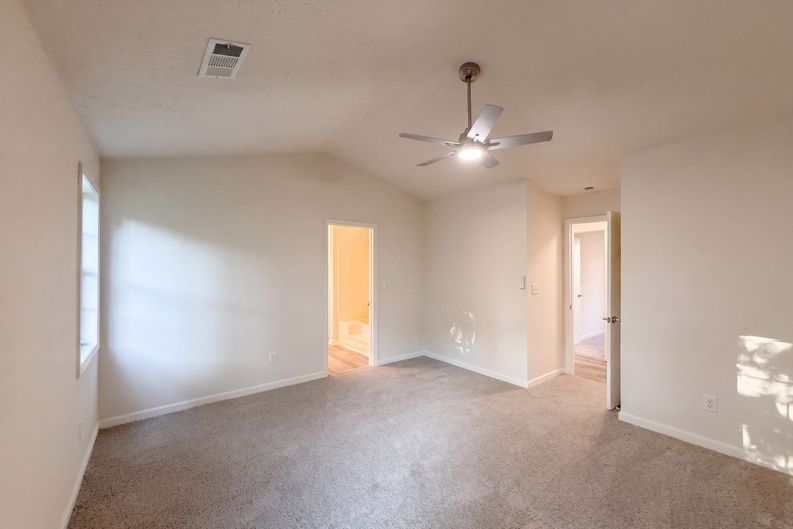 Photo 4 of 22 of 5857 Mistyview Dr, Rex, GA
