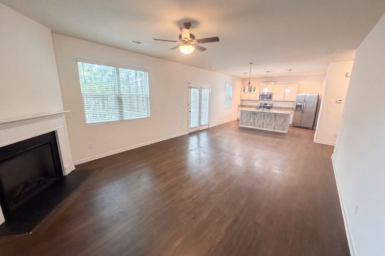 Photo 3 of 22 of 611 Dodson Lake Ct, Fairburn, GA
