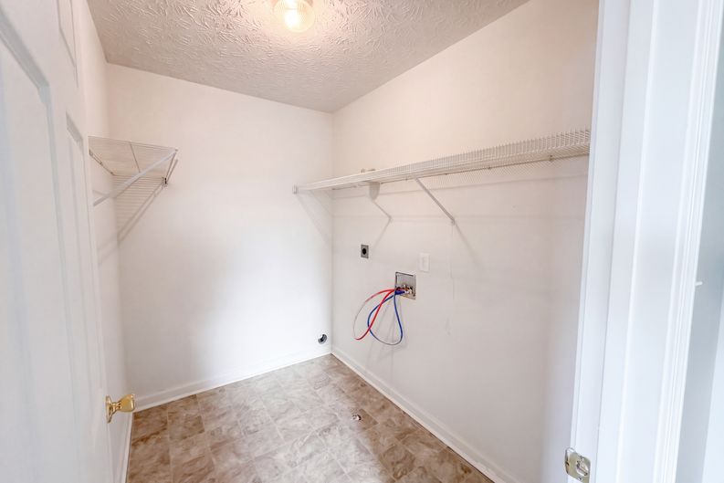 Photo 14 of 30 of 7111 Pinecroft Ln, Knoxville, TN