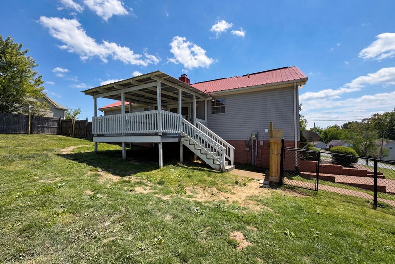 Photo 13 of 15 of 1037 Shadowbrook Dr, Greenbrier, TN