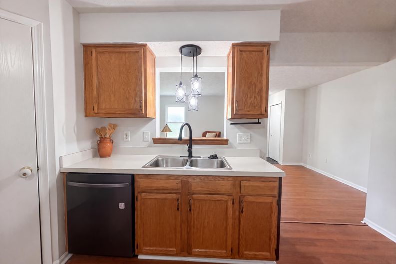 Photo 7 of 32 of 1618 Saddlebrook Dr, Heath, OH
