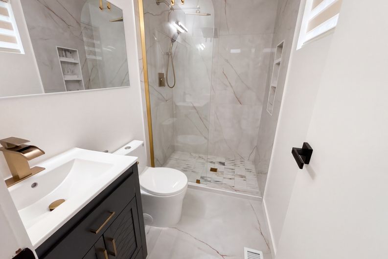 Photo 18 of 29 of 9232 NE 139th St, Kirkland, WA