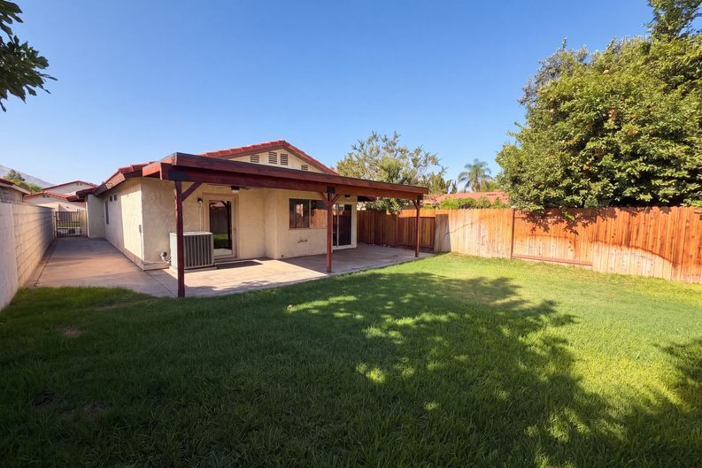 Photo 5 of 18 of 1873 Topeka Way, Colton, CA
