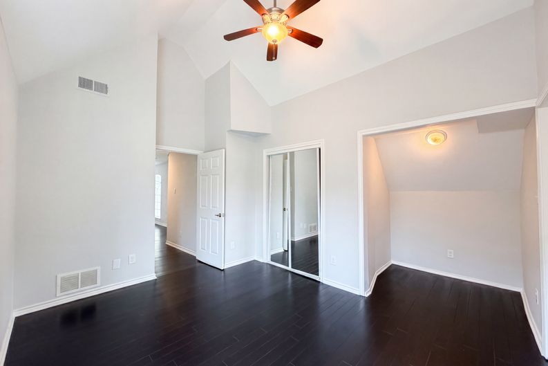 Photo 19 of 27 of 7707 Windmere Ct, Irving, TX
