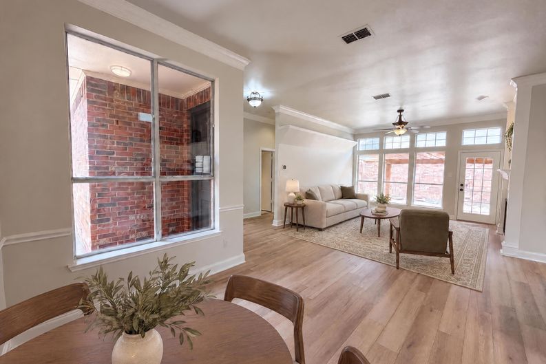Photo 10 of 26 of 8703 Stonecrest Dr, Irving, TX