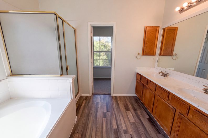 Photo 10 of 20 of 448 N Waterford Oaks Dr, Cedar Hill, TX