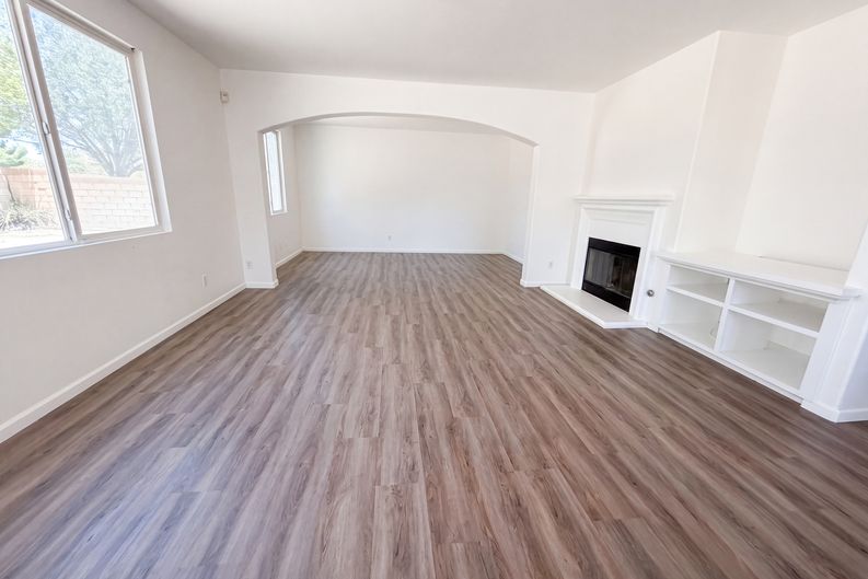 Photo 8 of 28 of 3147 W Lingard St, Lancaster, CA