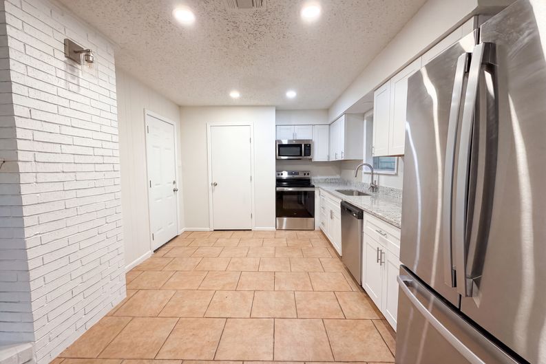 Photo 7 of 18 of 437 Denison Dr, Pottsboro, TX