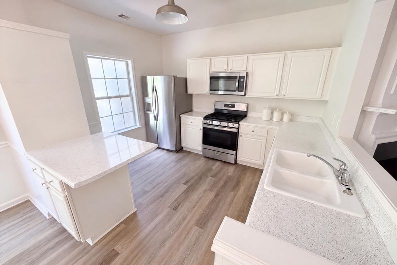 Photo 8 of 30 of 9155 Nesbit Ferry Rd, Alpharetta, GA
