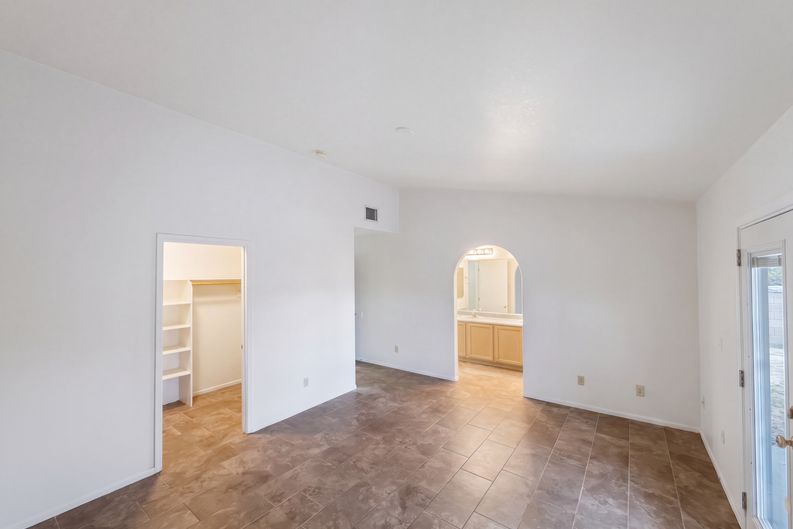 Photo 4 of 20 of 9324 E Lochnay Ln, Tucson, AZ
