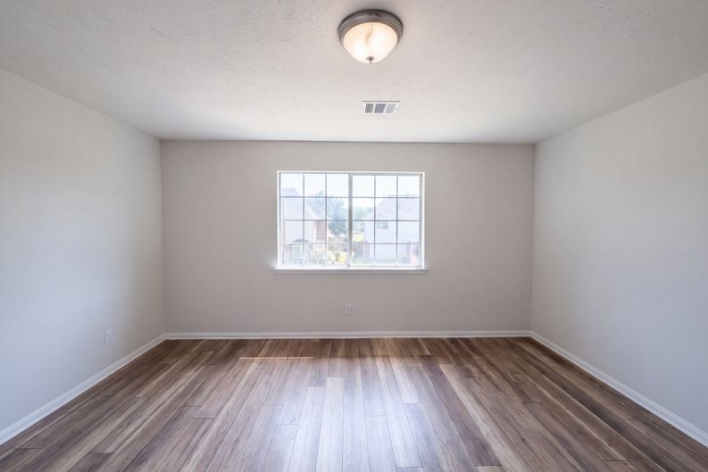 Photo 13 of 26 of 1231 Jeanette Way, Carrollton, TX
