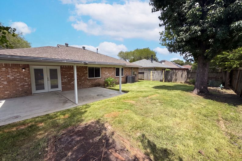 Photo 5 of 20 of 318 Floravista Dr, Webster, TX