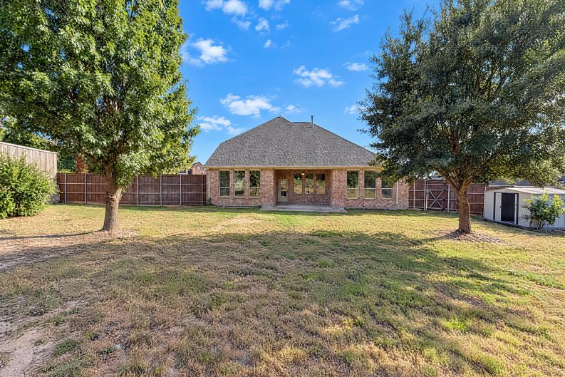 Photo 5 of 28 of 6715 Winding Valley Trl, Rowlett, TX
