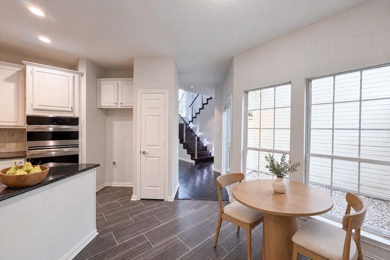 Photo 11 of 27 of 7707 Windmere Ct, Irving, TX