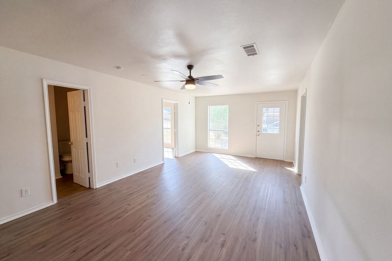 Photo 9 of 29 of 1710 Cumberland Dr, Garland, TX