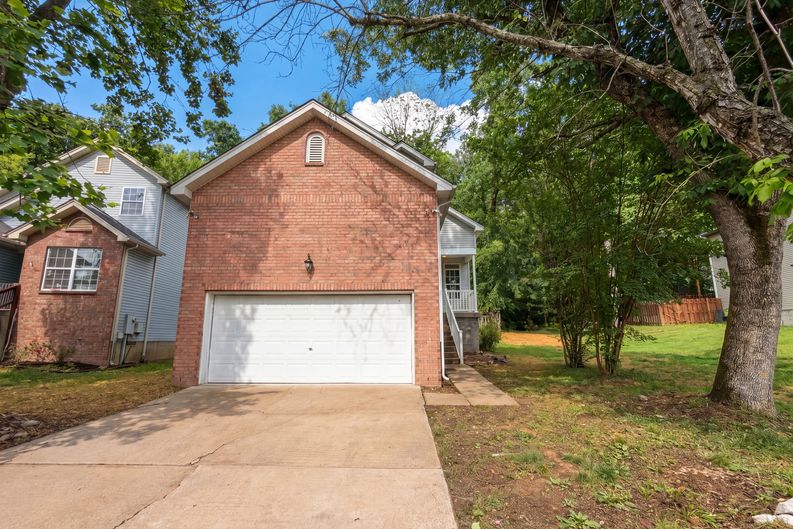Photo 15 of 18 of 4046 Farmingham Woods Dr, Hermitage, TN