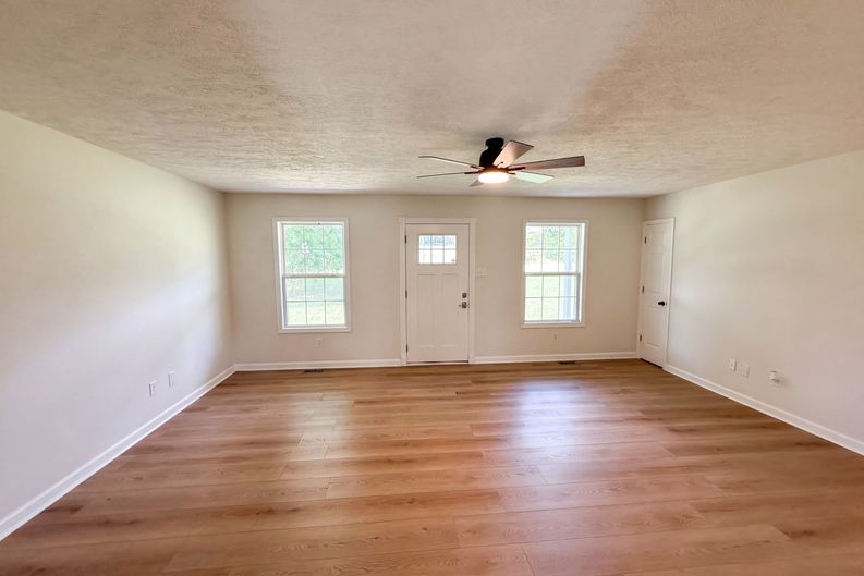 Photo 3 of 20 of 1817 Twin Caves Dr, Lewisburg, TN