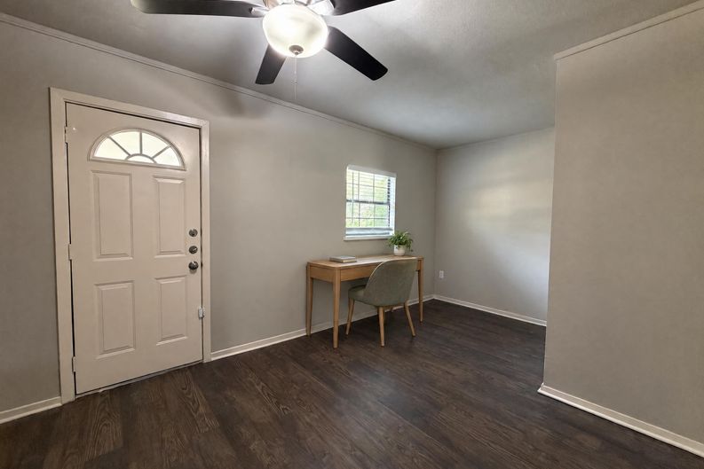 Photo 8 of 20 of 330 E Coral Way, Grand Prairie, TX