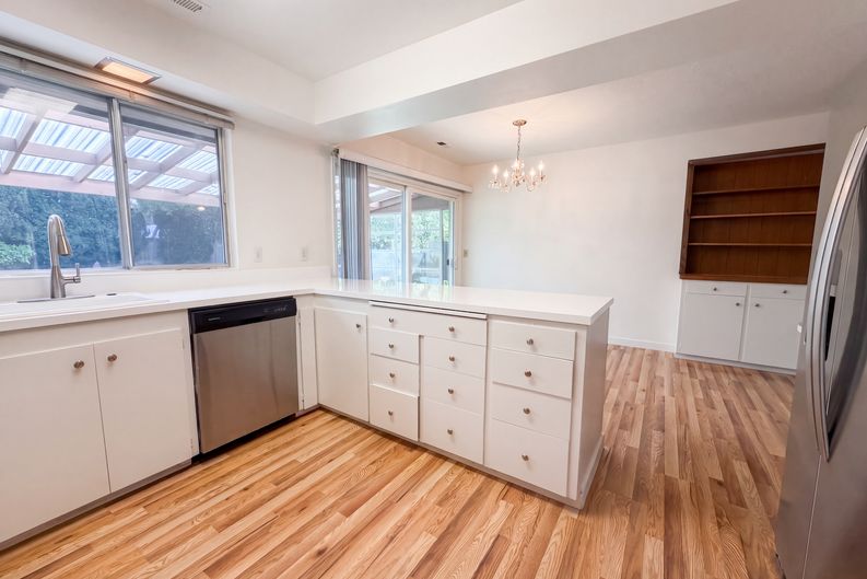 Photo 9 of 18 of 10235 NE Thompson St, Portland, OR