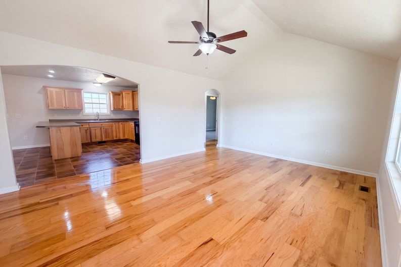 Photo 6 of 22 of 141 Thacker Dr, Portland, TN