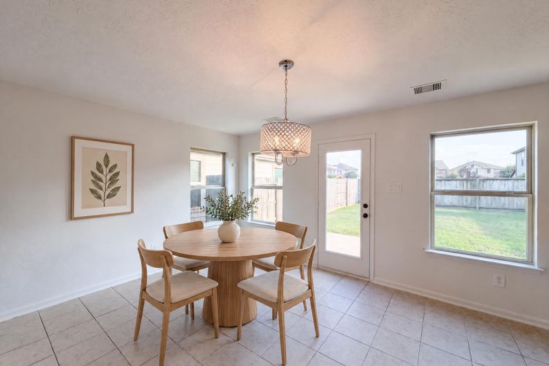 Photo 6 of 18 of 15835 Copper Oak Ln, Houston, TX