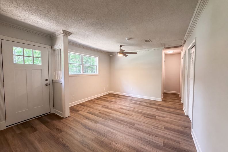 Photo 3 of 24 of 3704 Meadowview Dr, Lithia Springs, GA