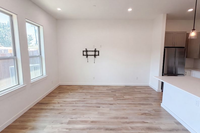 Photo 3 of 22 of 1020 17th St, Plano, TX