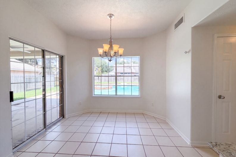 Photo 8 of 30 of 2854 Everett Dr, Friendswood, TX