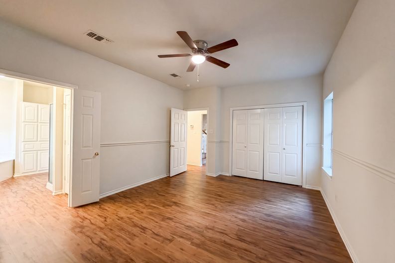 Photo 4 of 27 of 6218 Kingswood Dr, Arlington, TX
