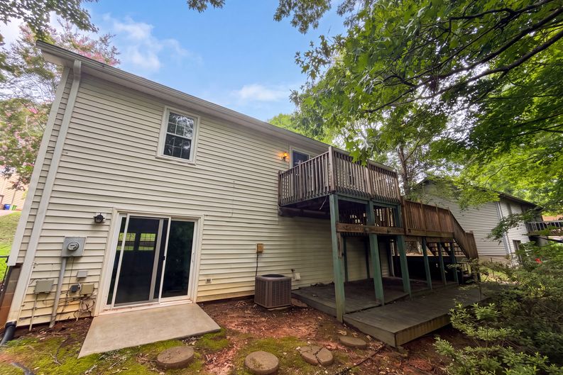 Photo 5 of 17 of 7816 Foxwood Dr, Raleigh, NC