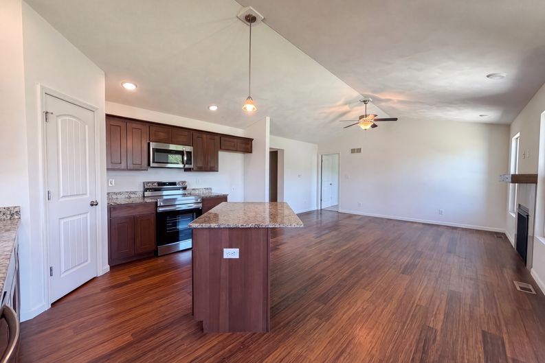 Photo 7 of 22 of 7932 Laurel Flats Dr, Caseyville, IL