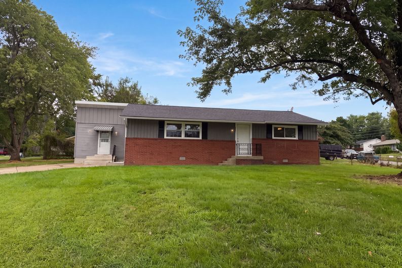 Photo 30 of 32 of 13512 Fitzhugh Ln, Woodbridge, VA