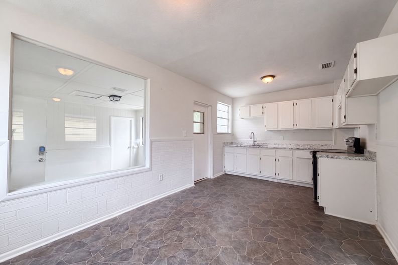 Photo 8 of 17 of 8951 Adams Ave, Jacksonville, FL