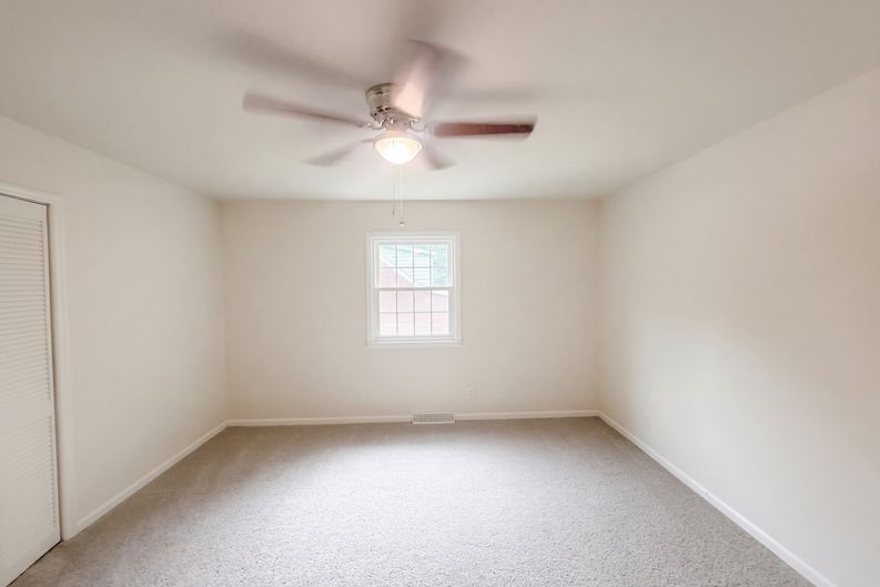 Photo 13 of 15 of 505 Leawood Dr, Greensboro, NC