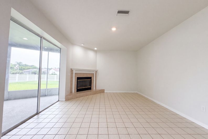 Photo 11 of 28 of 12919 Prestwick Dr, Riverview, FL