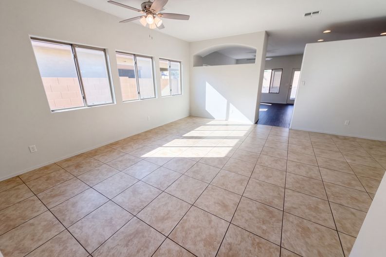 Photo 12 of 41 of 25852 W Lynne Ln, Buckeye, AZ
